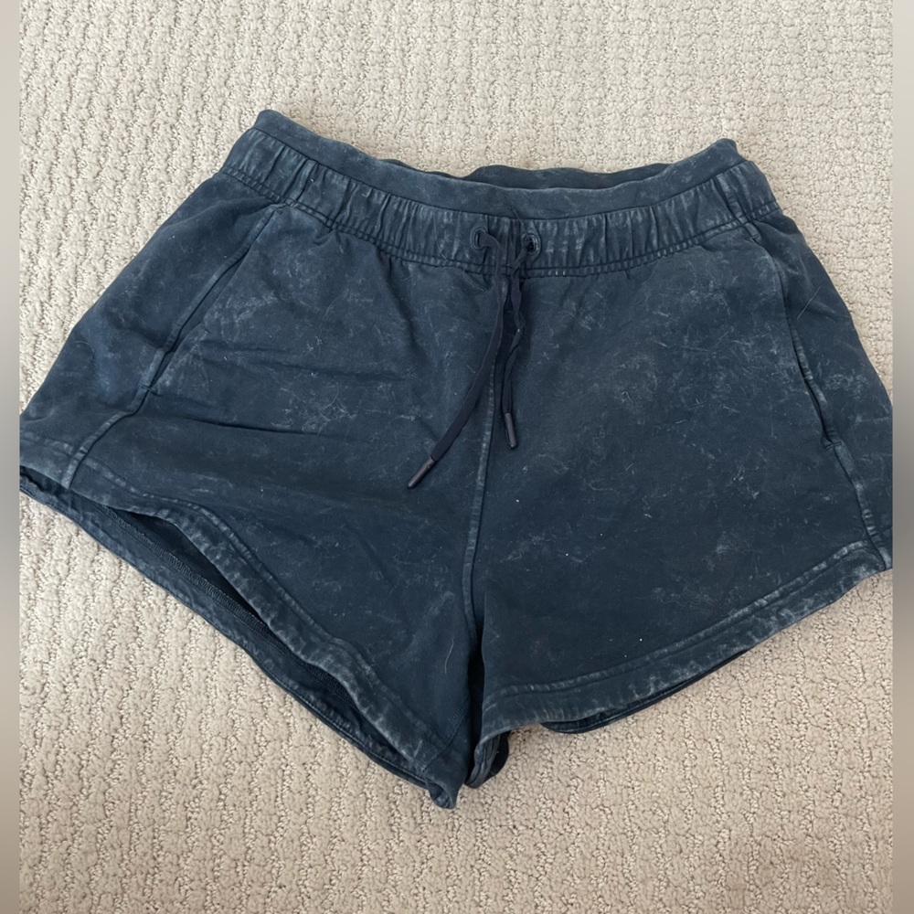 Navy inner glow high-rise short 3”